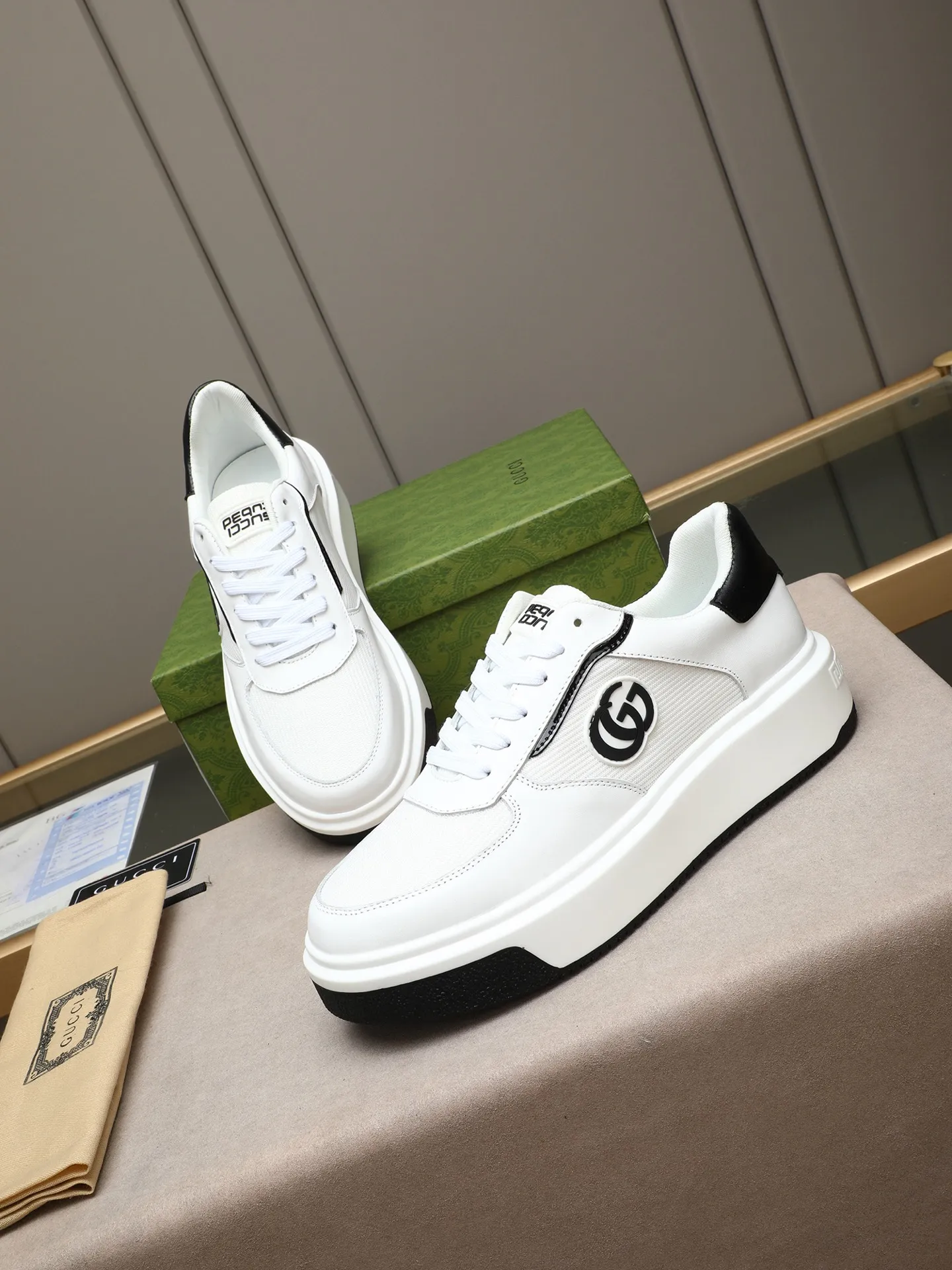 Men's shoes 💰480 New men's shoes GUCCI Fashion trend Made of first-layer calfskin ➕ washed sheep lining! The foot feels super comfortable and the workmanship is impeccable. Foam ultra-light outsole, size: 38-44 (45 customized) 3 colors to choose from!